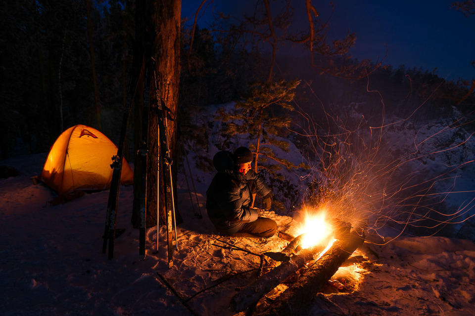 вещи выживание лес список снаряжение выживальщик набор необходимые поход природа заблудился потерялся одежда еда питание есть аптечка костер посуда нож звери убежище ночевка спасатели